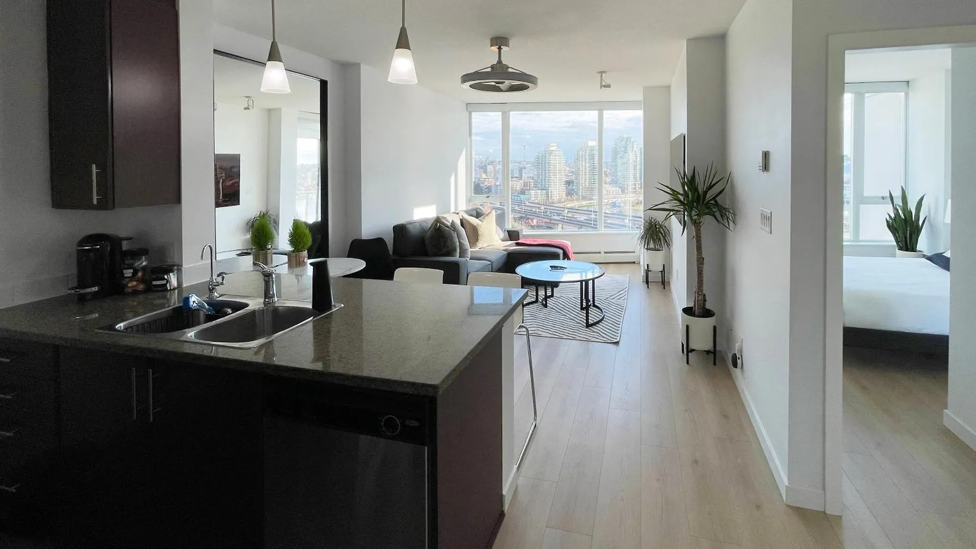 Condo Downtown Vancouver - Near Rogers Arena & Bc Place W Parking 0*,  Canada