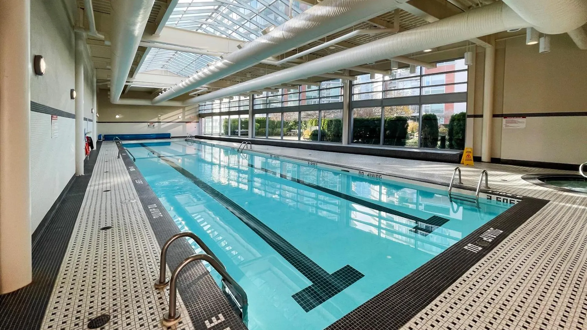 Condo Downtown Vancouver - Near Rogers Arena & Bc Place W Parking Apartment