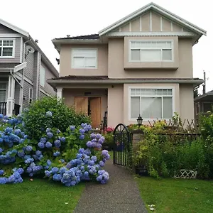 Couette-café Helen's House / Close To Skytrain And Airport, Vancouver