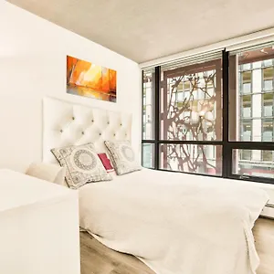 Urban Chic: Sleek 2br In Heart Of Vancouver