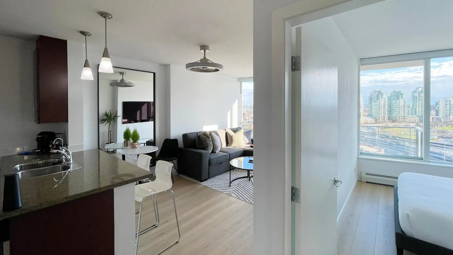Apartment Condo Downtown Vancouver - Near Rogers Arena & Bc Place W Parking Canada