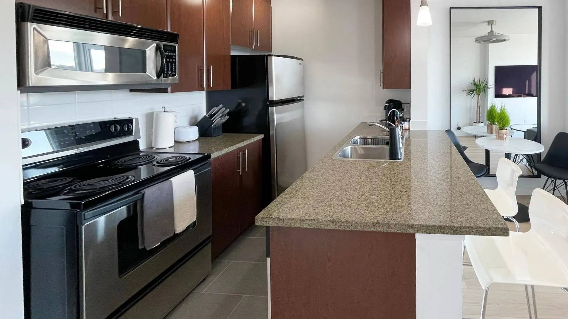Condo Downtown Vancouver - Near Rogers Arena & Bc Place W Parking Canada